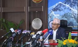 गभर्नर अधिकारीले भने- कर्जामा भइरहेको केन्द्रीकरणलाई नियन्त्रण गर्नुपर्छ