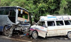 बस र माइक्रो एकापसमा ठक्कर खादाँ एकको मृत्यु