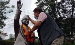 स्मृति दिवसमा बिपीको सालिकमा माल्यार्पण