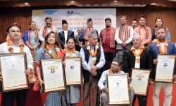 ‘इन्जा खोजी पत्रकारिता’ पुरस्कार वरिष्ठ पत्रकार गजेन्द्र बुढाथोकीलाई