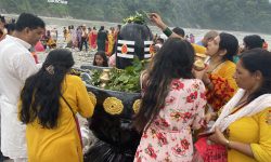 साउनको पहिलो सोमबार देशभरका शिवालयमा भक्तजनको भीड (तस्बिरसहित)