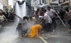 श्रीलंकामा संकट : राष्ट्रपति निवासभित्रै प्रदर्शन !