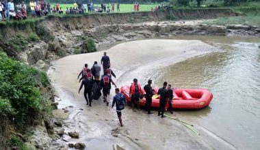 पौडी खेल्ने क्रममा हराएका खरेलको शव २० फिटमुनि भेटियो (तस्बिरसहित)