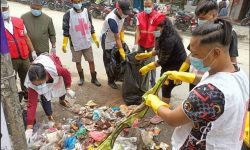 फोहर व्यवस्थापनमा हातेमालो गर्दै रेडक्रसका स्वयंसेवक