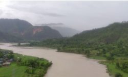 कर्णाली नदी कटान : सत्ती पुल, बर्दियाको राजापुर, टीकापुरको श्रीलंका जोखिममा