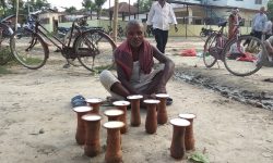 दही बेच्दै !