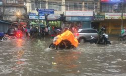 जलमग्न पुतलीसडक ! (तस्बिरसहित)
