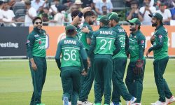 नेदरल्यान्डस पाकिस्तानसँग १६ रनले पराजित