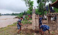 कञ्चनपुरमा चौधर नदीको बाढी बस्तीमा