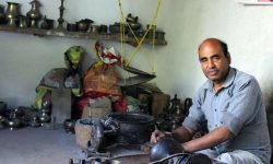 धातुका सामग्री बनाउँदै !