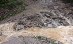 अविरल वर्षाले सिन्धुपाल्चोकका अधिकांश ग्रामीण सडक अवरुद्ध