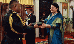 राष्ट्रपति भण्डारीबाट भारतीय सेनाध्यक्ष पाण्डेलाई मानार्थ महारथी दर्जा प्रदान