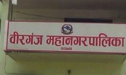 वीरगंजमा अतिक्रमण गरेर बनाइएका संरचना हटाइँदै