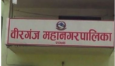 वीरगंजमा अतिक्रमण गरेर बनाइएका संरचना हटाइँदै