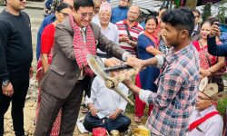 पर्यटनमन्त्री श्रेष्ठद्वारा डल्लुमा ’भुकम्प स्मृति बहुउद्देश्यीय कभर्ड हल’ शिलान्यास