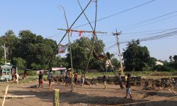 पिङ खेल्दै बालबालिका !