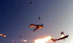 आकाशमै दुई विमान ठोक्किँदा तीनजनाको मृत्यु