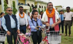 ‘छोरी शिक्षा’लाई प्रवर्द्धन गर्न महोत्तरीका ५३ छात्रालाई साइकल