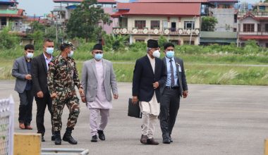 ‘जनताको साथमा कांग्रेस’, चितवन पुगे देउवा