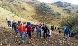 गिडी दह भ्रमण गर्न उकालो चढ्दै !