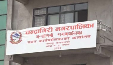 फोहर छुट्याएर संकलन गर्दैै चन्द्रागिरि
