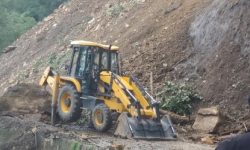 तीन दिनदेखिकाे वर्षा र पहिरोले भीमदत्त राजमार्ग अवरुद्ध