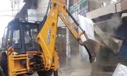 महानगरले चलायो सोह्रखुट्टेको अनधिकृत संरचनामाथि डोजर