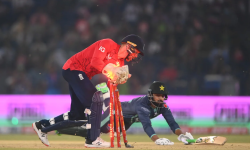 इंग्ल्याण्ड पाकिस्तानसँग हार्‍याे