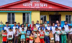 कामना सेवा विकास बैंकद्वारा विद्यार्थीलाई खाद्य र शैक्षिक सामग्री वितरण