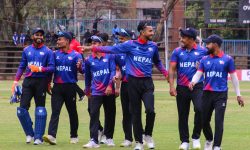 केन्याविरुद्धको पहिलो एकदिवसीयमा प्रतिस्पर्धा गर्दै नेपाल