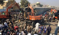 पाकिस्तानमा रेल दुर्घटना : १९ मृत्यु १ हजार २५६ घाइते