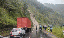 पहिरोले अवरुद्ध बैतडीका दुई राजमार्ग खुल्यो