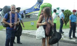 पोखरामा पहिलो उडानबाट आउने पर्यटकलाई स्वागत