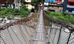 एक सय ३५ वर्ष पुरानो झोलुंगे पुल मर्मतको पर्खाइमा
