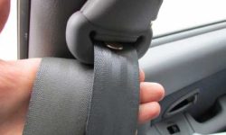 भारतमा कारमा बस्दा सिट बेल्ट अनिवार्य लगाउनुपर्ने