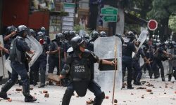 त्रिचन्द्र क्याम्पसमा नेविसंघ र प्रहरीबीच ढुंगा हानाहान