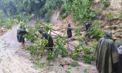 नेपाली सेनाद्वारा बाढी-पहिरोमा फसेकाको उद्धार