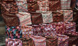 बिक्रीका लागि राखिए ढाका टोपी !