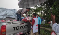 जनप्रतिनिधि बाढीपीडितका उद्धार र राहत वितरणमा व्यस्त