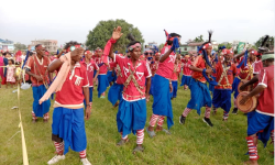 झापामा सुरु भयाे सन्थाल नृत्य