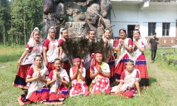 थारु नृत्यको तयारी !