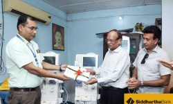 सिद्धार्थ बैंकद्वारा कोशी अस्पताललाई तीन थान हेमोडायलाइसीस मेसिन हस्तान्तरण