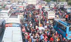 दशैँ गाउँमै रमाइलो : घर फर्कनेको लर्को