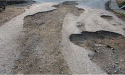 सडकका खाल्डाखुल्डीबाट जोगिनै समस्या