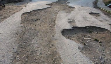 सडकका खाल्डाखुल्डीबाट जोगिनै समस्या