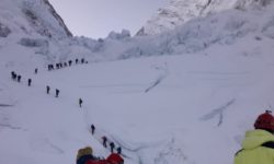 कुम्भकर्ण हिमालको आधार शिविरमा पुग्यो आरोहण टोली