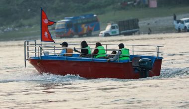 नारायणी नदीमा सञ्चालन हुन थाले मोटरबोट