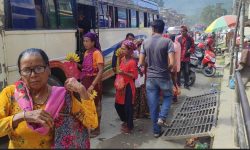 हातमा बोकेको सामानबाट दैनिक खर्चको जोहो