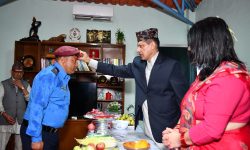 प्रहरी महानिरीक्षक धिरज प्रताप सिंहद्वारा टिका तथा प्रसाद प्रदान