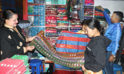 दसैँ तिहारमा मात्रै एक करोडको तेह्रथुमे ढाका कपडा बिक्री